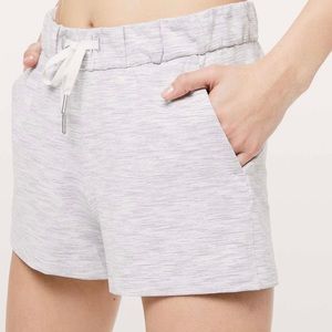 NWT Lululemon On The Fly Shorts 2.5” sz8